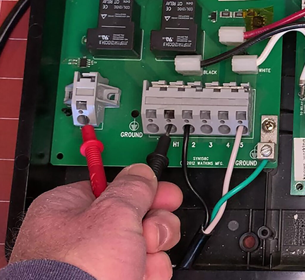 77119 heater board test 5 H1 and H2 115 120 volts zoomed in-